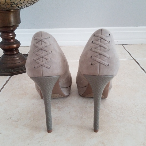 💕 Jennifer Lopez Heels 💕 - Picture 2 of 7